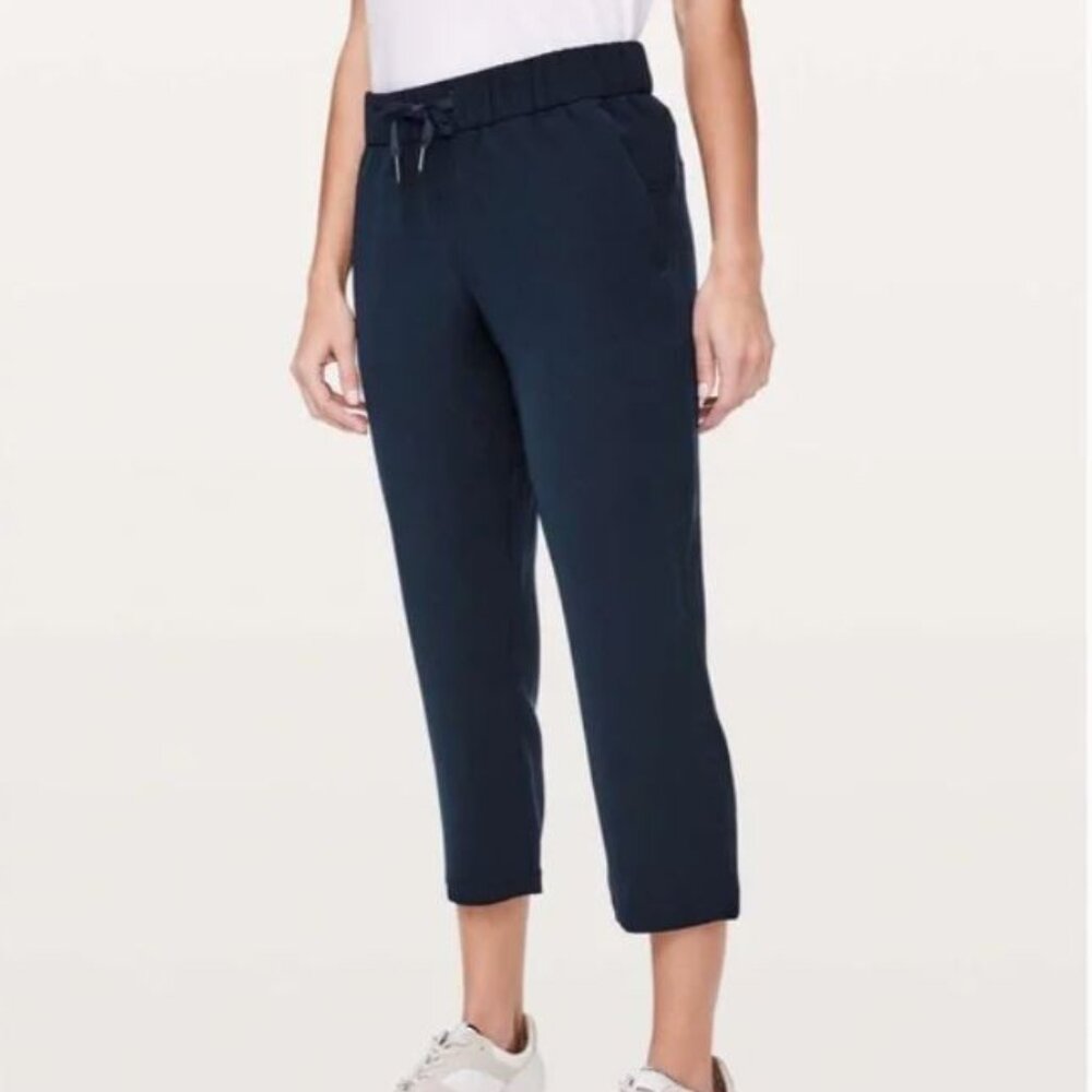 Lululemon On the fly crop woven True Navy size 4